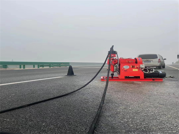 爱民马路路基路面开裂下沉注浆加固灌浆