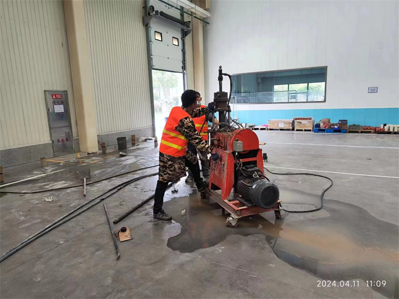 爱民厂房地面下沉塌陷注浆加固施工